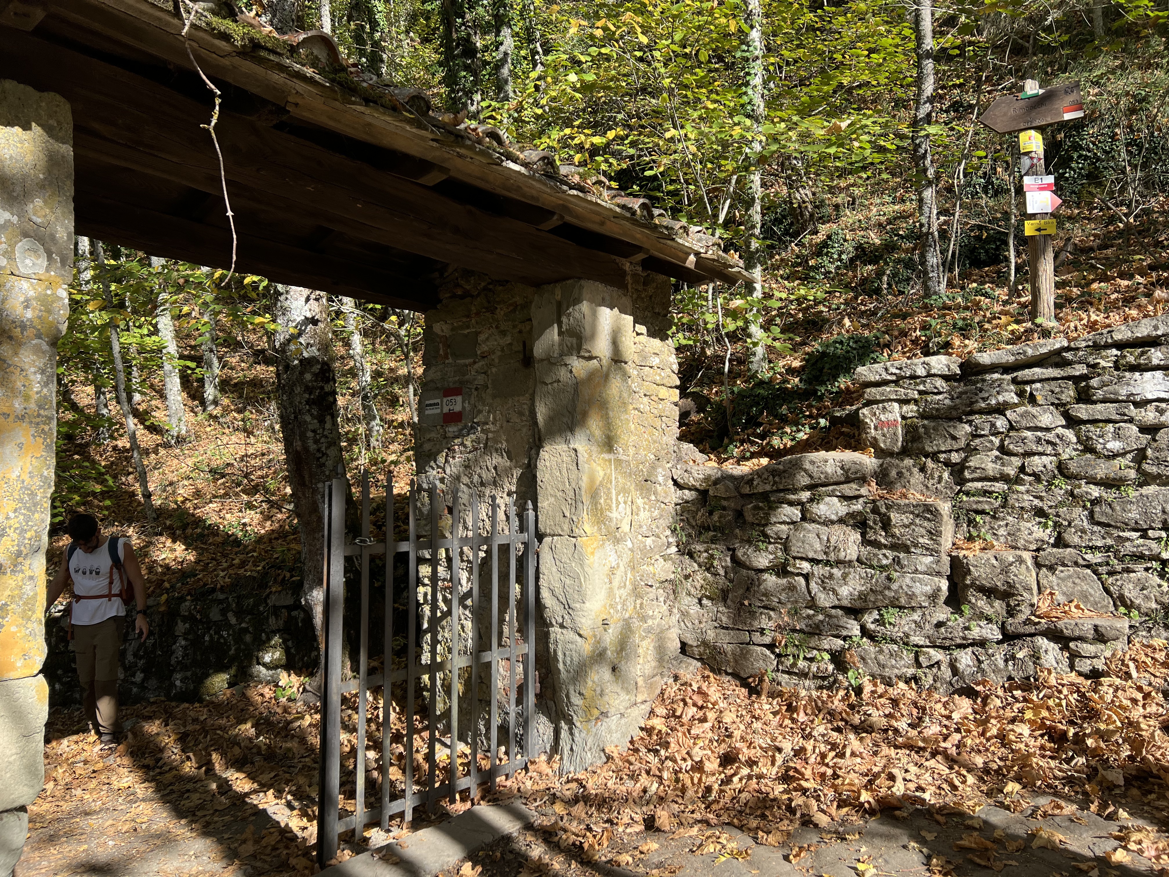 Imbocco sentiero 53 a sx