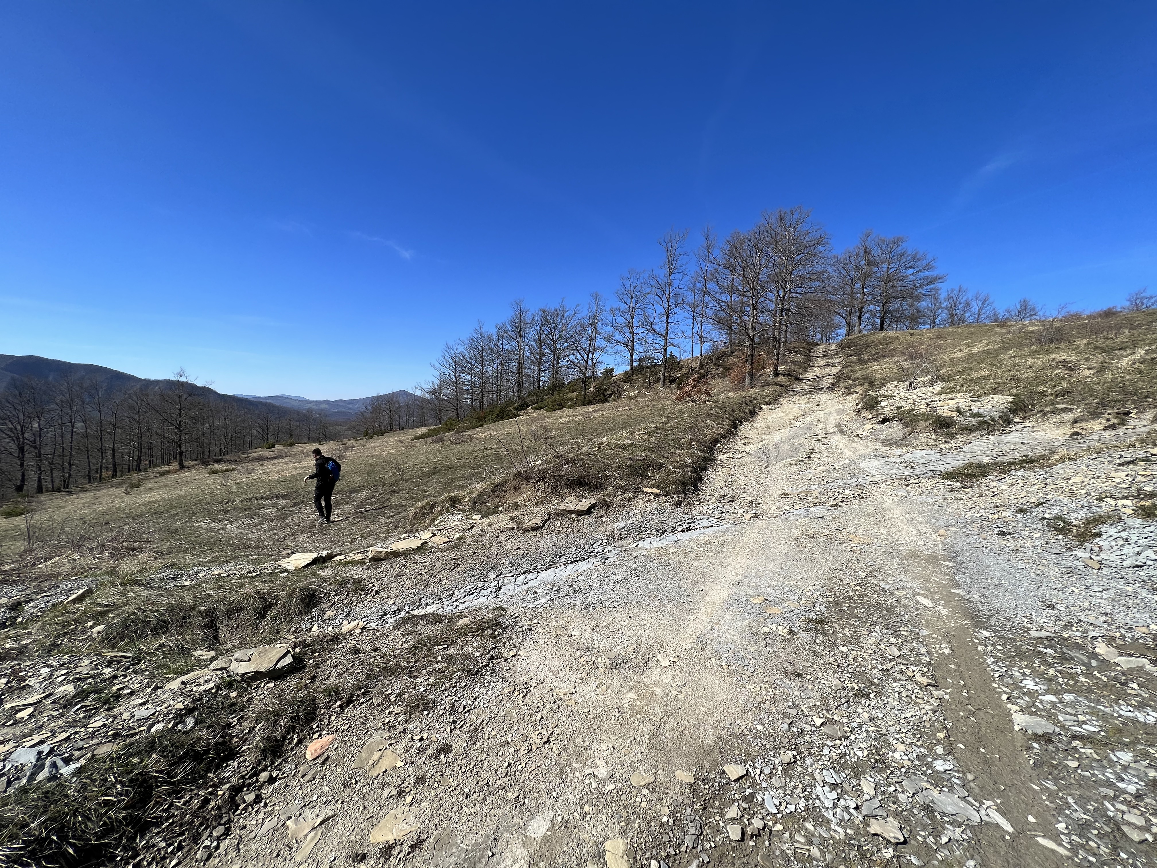 Sx tornando indietro dal bivacco